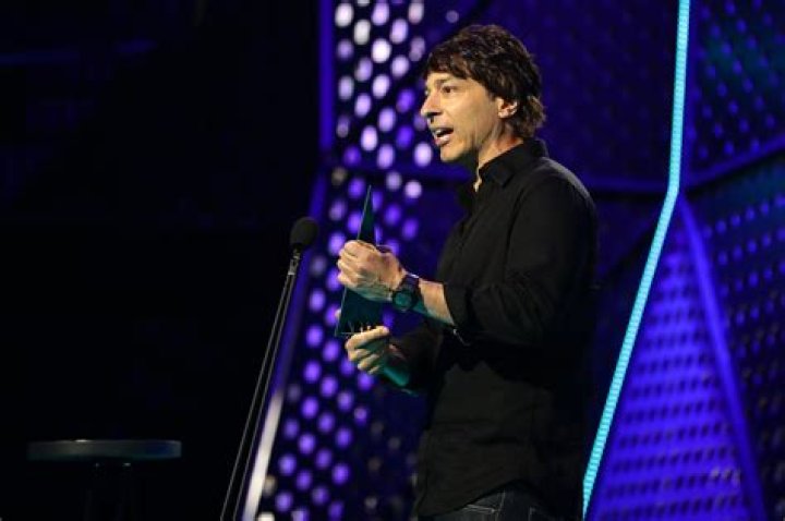 
Arj Barker Height, Weight, Net Worth, Age, Birthday, Wikipedia, Who, Nationality, Biography 