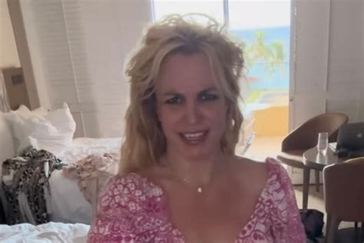 
Britney Spears Gets A New Tattoo And Immediately Regrets It 