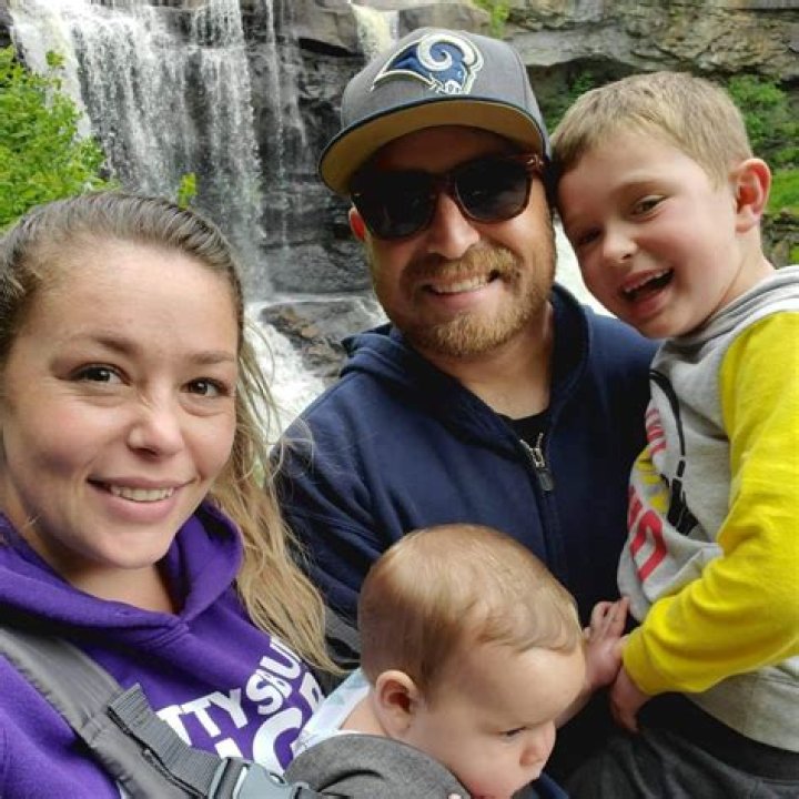 
Frozen Cast Gabrielle Balassone And Her Husband Carlos Loera Have Three Kids 