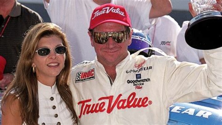 Is Ainsley Earhardt Related To Dale Earnhardt? Mother and Family Facts