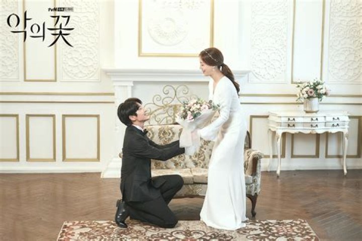 Is Lee Joon-gi Married to Wife? Or Dating Girlfriend?