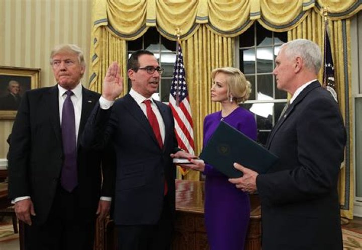 Louise Linton Height, Weight, Net Worth, Age, Birthday, Wikipedia, Who, Nationality, Biography
