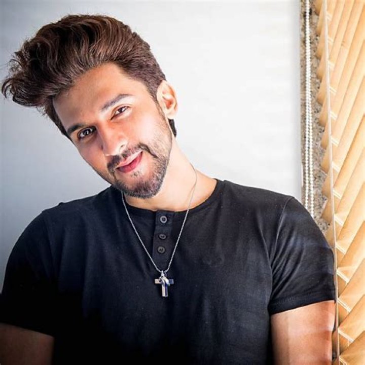 Manish Raisinghan Height, Weight, Net Worth, Age, Birthday, Wikipedia, Who, Instagram, Biography