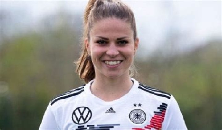 
Melanie Leupolz Height, Weight, Net Worth, Age, Birthday, Wikipedia, Who, Nationality, Biography 