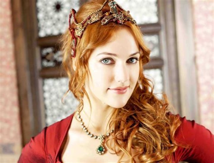 Meryem Uzerli Height, Weight, Net Worth, Age, Birthday, Wikipedia, Who, Nationality, Biography