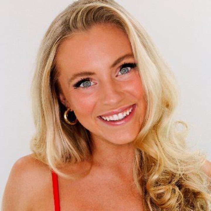 Samantha Feher Height, Weight, Net Worth, Age, Birthday, Wikipedia, Who, Nationality, Biography