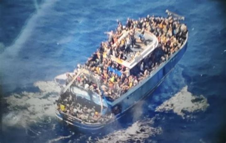 
Searching underway for 23 migrants after vessel sinks off Florida amid hurricane Ian 