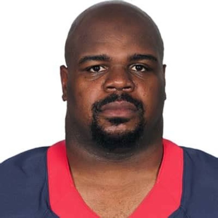 
Vince Wilfork Height, Weight, Net Worth, Age, Birthday, Wikipedia, Who, Nationality, Biography 
