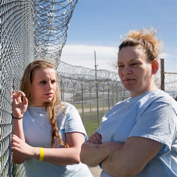 
Warwick Davis’s Sister – Kim Davis, Where Is She Now? 