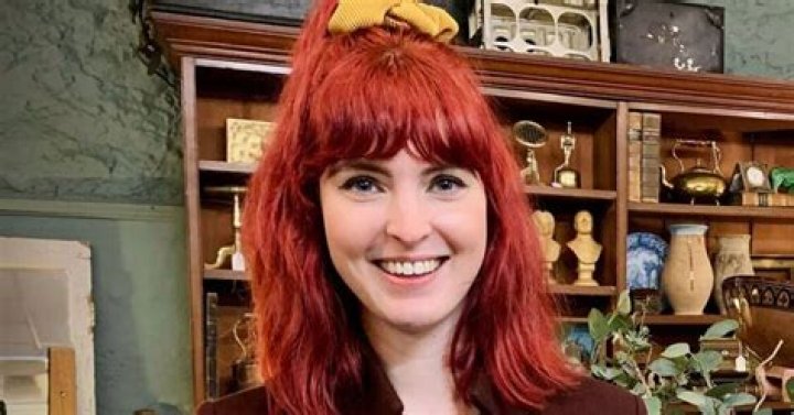 
What Happened To Izzie Balmer’s Teeth? Antique Expert’s New Look Explored 