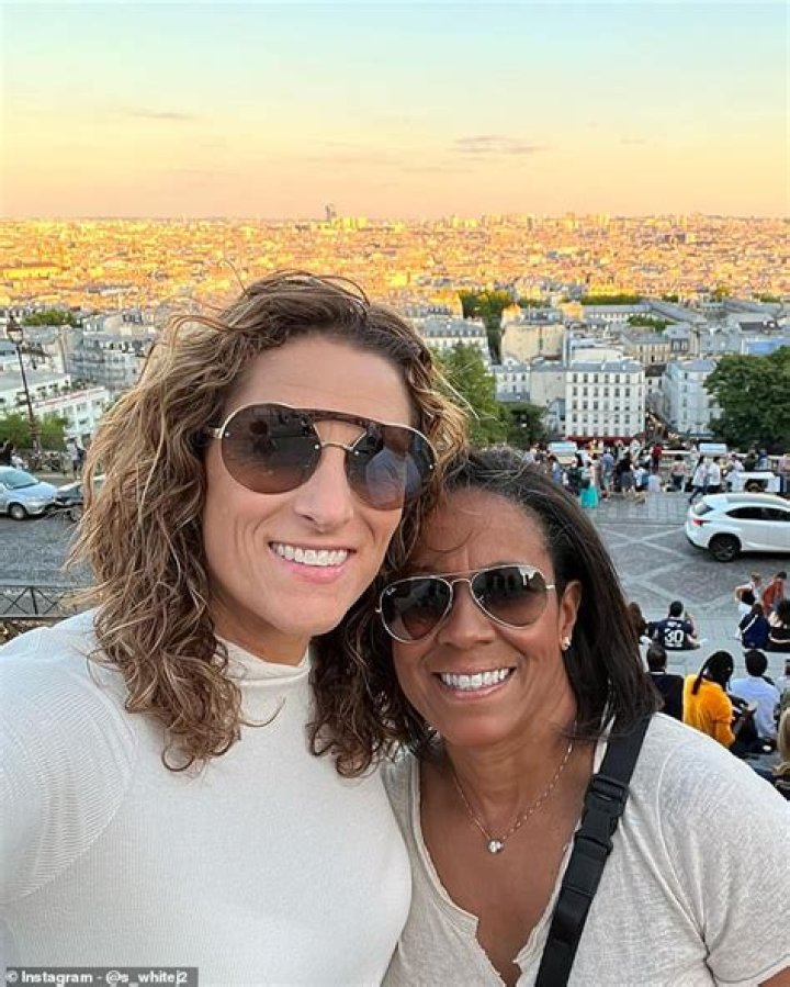 
Who Is Stephanie Allain? Learn About Steve Bray’s Wife 